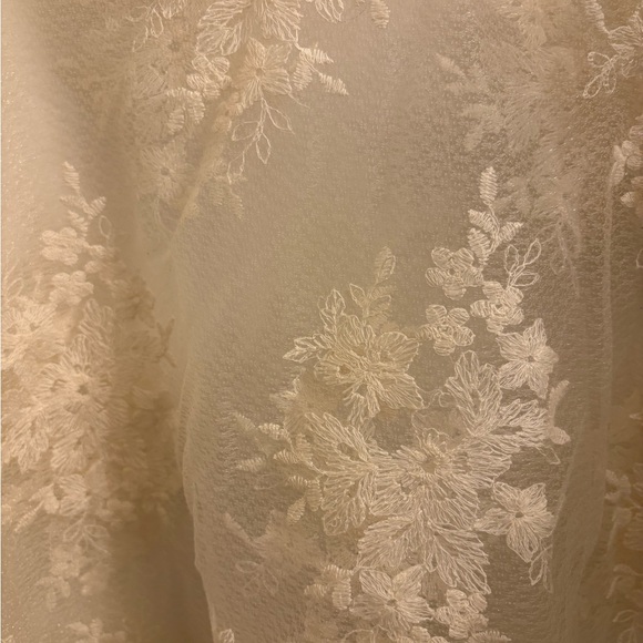 Cold Shoulder Lace Top - Picture 3 of 3